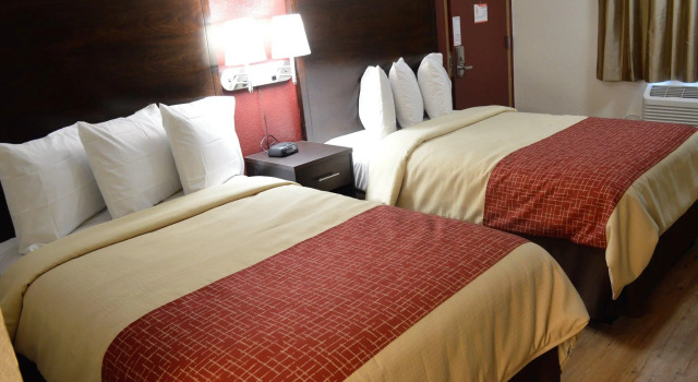 Четырёхместный люкс Red Roof Inn & Suites Sacramento North