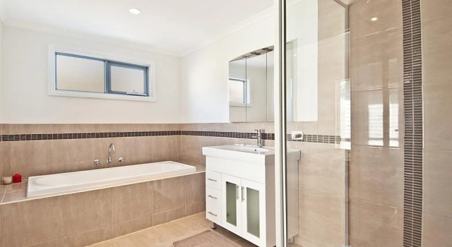 Walk to Beach; Shops & Cafes, Prenota Hotel Rosebud Mornington Peninsula
