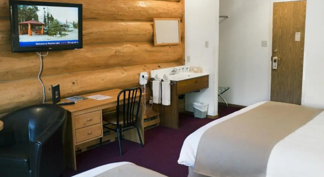 Двухместный номер Economy Northern Rockies Lodge