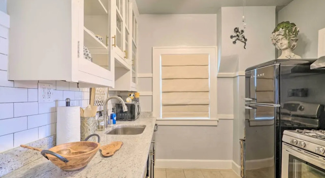 Коттедж Centrally Located El Paso Abode w/ Porch!