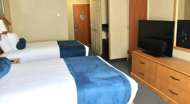 Четырёхместный номер Deluxe Marco LaGuardia Hotel & Suites