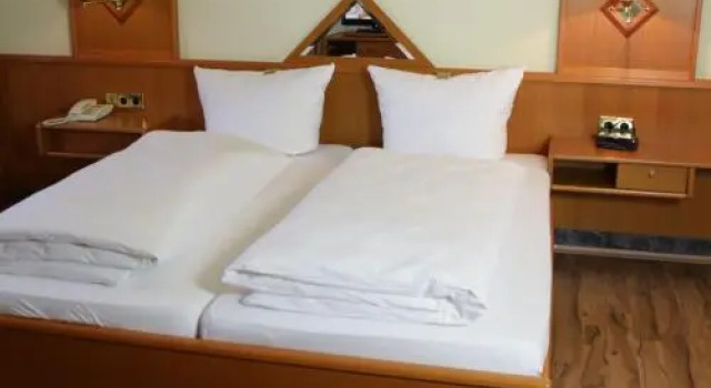 Landgasthof Pauliwirt, Book Hotel Erharting Upper Bavaria