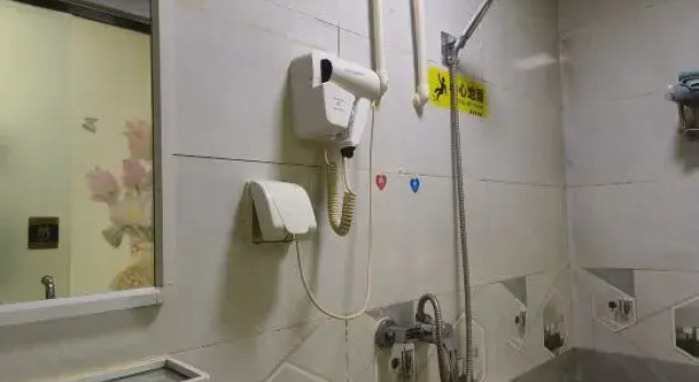 Кровать в общем номере (мужской номер) Lanzhou Kaihong Hotel (Lanzhou Zhongchuan Airport T3 Terminal Station)
