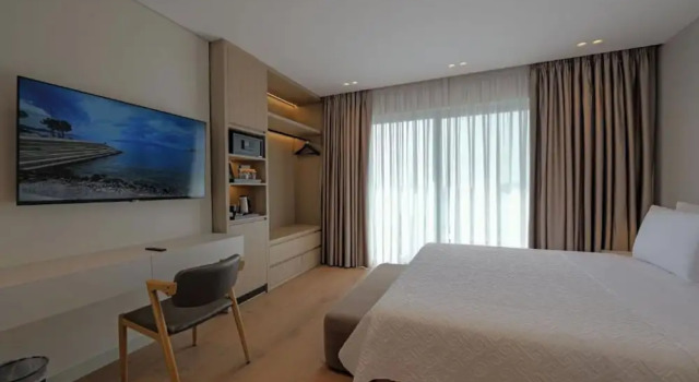 Полулюкс Hotel Teuta
