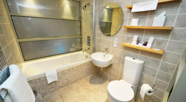 Четырёхместный номер Standard Glynhill Hotel & Spa near Glasgow Airport
