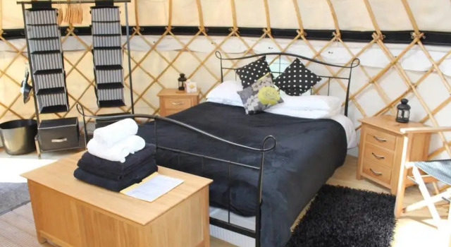 Cornish Yurt with Hot Tub (1)