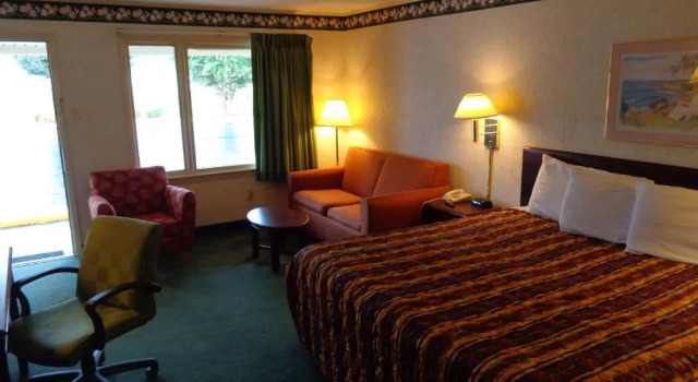 Номер Standard Travelodge by Wyndham Ridgeway Martinsville Area