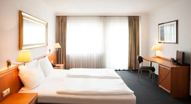 Номер Superior Hansadom Hotel Köln Central by Mayburgh