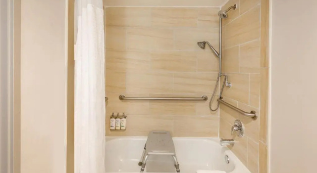 Двухместный номер Standard Mobility Access Roll In Shower Holiday Inn Express Philadelphia NE-Bensalem by IHG