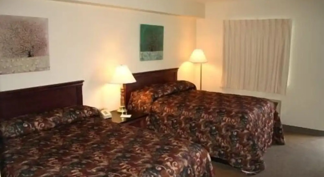 The Holiday Motel & Restaurant, Prenota Motel Olney Illinois