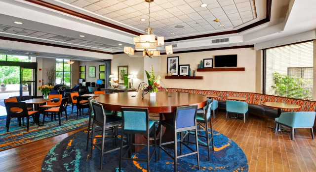 Кровать в общем номере Hampton Inn Boca Raton