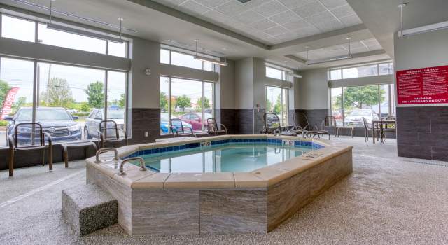 Drury Inn & Suites Cincinnati Northeast Mason, Boek Hotel Hotels in Mason met parkeren, Parkeren