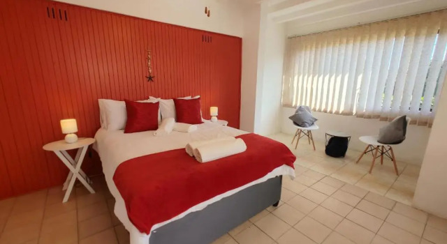 Cozy beach cottage with communal pool, Забронировать Дом для отпуска Хибберден Durban South Coast, рядом с Пляж Hibberdene Beach