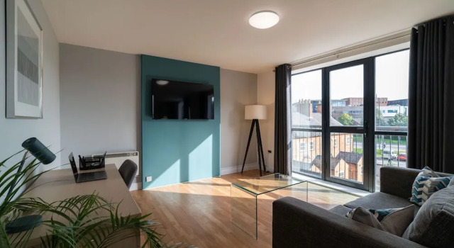 Семейные апартаменты с 2 комнатами Cotels The Millhouse Corporate Apartments - PRIVATE APARTMENT BUILDINGS - GATED ENTRANCE - PARKING - WORK DESK