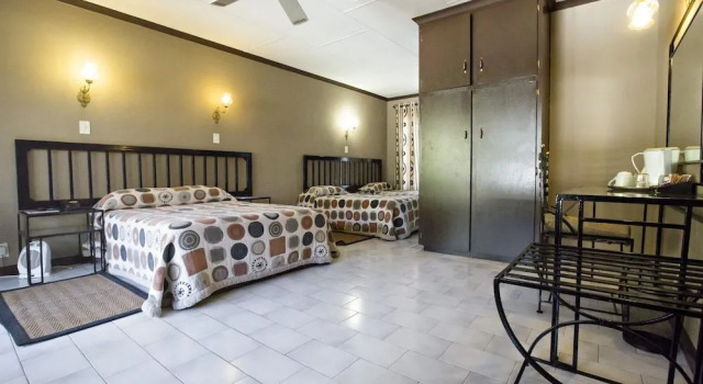 Col-John Hotel, Забронировать Отель Отели Полокване 3 звезды, рядом с Polokwane Golf Club, 3*