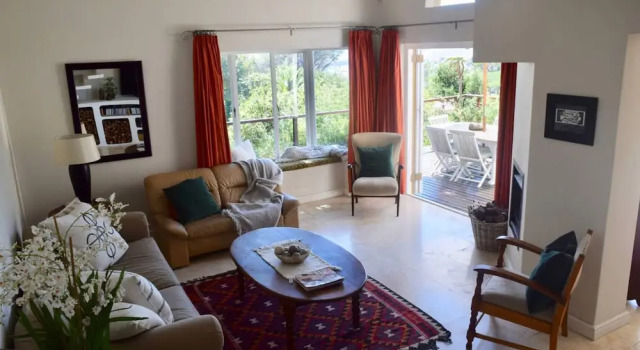 Leafy Hideaway House with Table Mountain Views, Забронировать Отель Отели Cape Peninsula с парковкой, Парковка