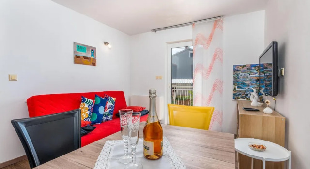 Nice Apartment in Omisalj With Wifi and 1 Bedrooms, Prenota Appartamento Hotel a Isole Quarnerine con parcheggio, Parcheggio