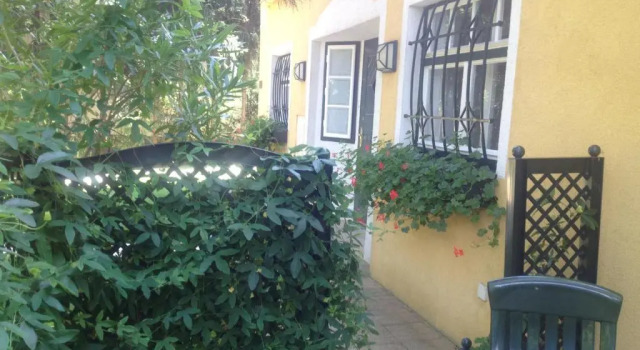 Апартаменты Exquisites Gartenapartment in eleganter Jugendstilvilla
