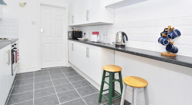 Townhouse @ Hanley Road Stoke, Varaa Bed and Breakfast Hanley Staffordshire