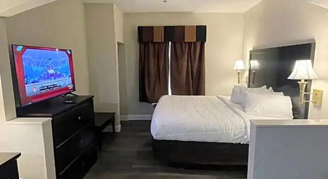 Люкс Deluxe Quality Inn & Suites Lafayette