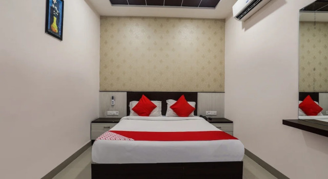 Двухместный номер Standard с балконом Hotel O Ssr Luxury Rooms