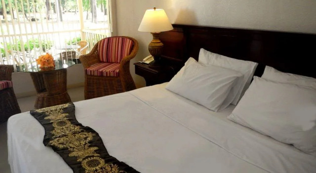C&J Sunset View Resort, Забронировать Курортный отель Ботолан Лусон