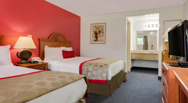 Четырёхместный номер Standard Ramada by Wyndham Cleveland Airport West