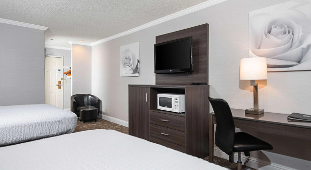 Четырёхместный номер Standard Clarion Inn Silicon Valley