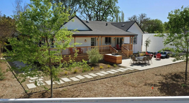 Completely Remodeled Farmhouse With Stunning Views Of Dry Creek Valley, Забронировать Отель Отели в центре Хилдсбург, в центре