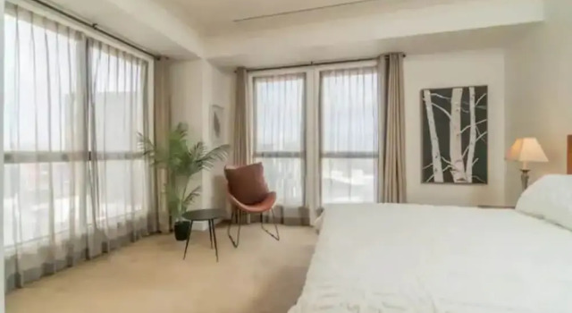 Spacious 1BR Apt Parking+Gym+Pool Zodiak Stays, Забронировать Дом для отпуска Виллы Окленда, Вилла