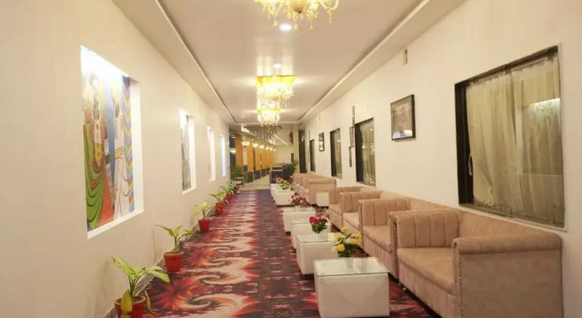 The Golden Palace, Забронировать Отель Варанаси штат Уттар-Прадеш, рядом с Bharat Kala Bhavan