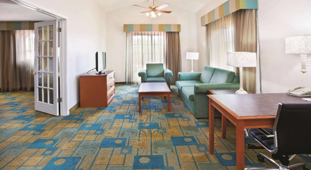 Двухместный люкс c 1 комнатой Howard Johnson by Wyndham Columbus Fort Benning