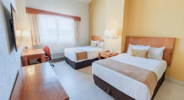 Шестиместный номер Standard Comfort Inn Puerto Vallarta Golfside & Marina