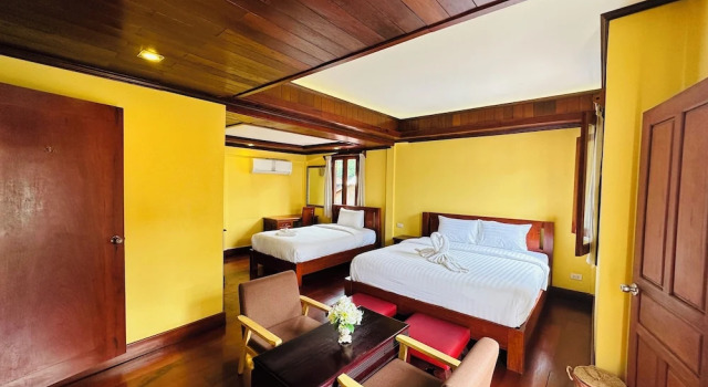 Трёхместный номер Luxury с балконом Villa Phonethip Mekong Riverside