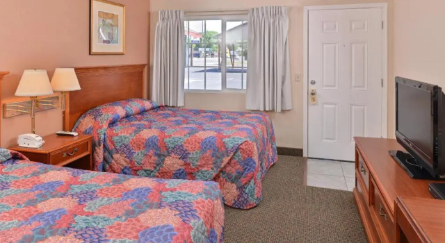 Четырёхместный номер Standard Golden Eagle Motel