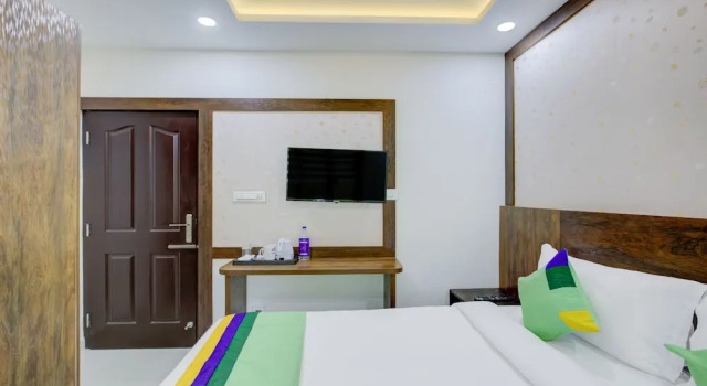 Двухместный номер Economy Treebo Love Shore Residency, Near Lakeshore Hospital