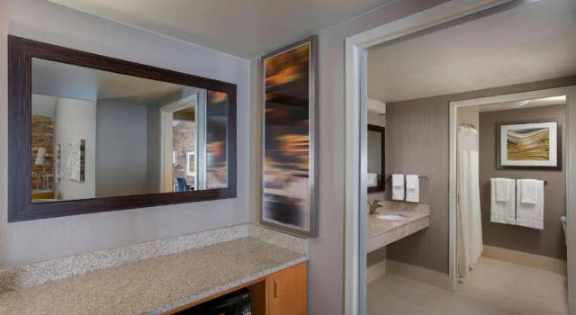 Полулюкс Courtyard by Marriott New Orleans Warehouse Arts District