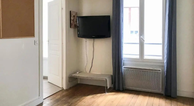 Beautiful SPACIOUS and LUMINOUS apt in Paris 02, Забронировать Отель Париж Иль-де-Франс, рядом с Станция метро Rambuteau