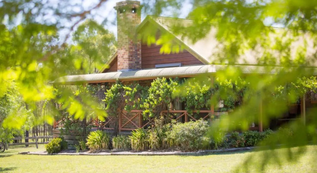 Коттедж с 3 комнатами Silky Oak Cottage & Studio