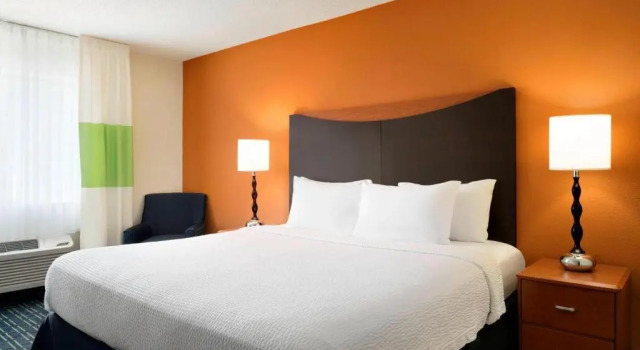 Номер Standard Fairfield Inn & Suites by Marriott Champaign