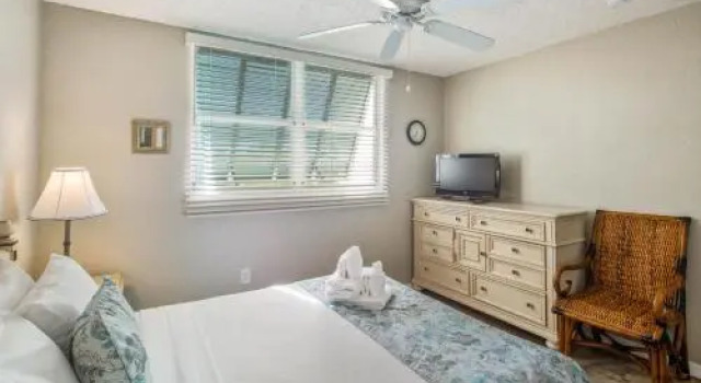 Sunrise Suites - Tahiti Suite 104, Забронировать Отель Отели Ки-Уэст с парковкой, рядом с Key West Tropical Forest and Botanical Garden, Парковка