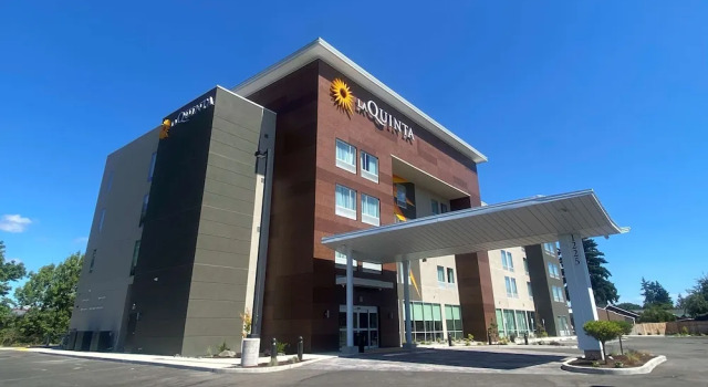 La Quinta Inn & Suites by Wyndham Centralia, 预订 酒店 森特勒利亚 华盛顿州
