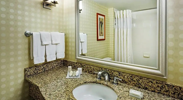 Четырёхместный номер Premium Hilton Garden Inn Myrtle Beach/Coastal Grand Mall