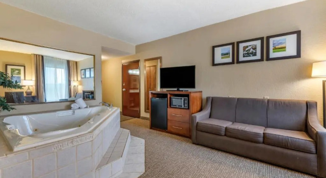 Четырёхместный люкс Comfort Inn Madison near Clifty Falls