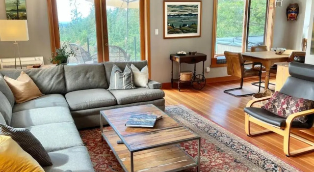 Beautiful 2 bedroom home with ocean and sunset views, Забронировать Отель Боуэн Айлэнд Lower Mainland British Columbia