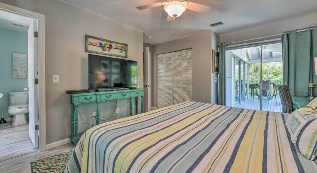 Коттедж с 2 комнатами с балконом Canal-front Gem w/ Pool & Hot Tub in Anna Maria
