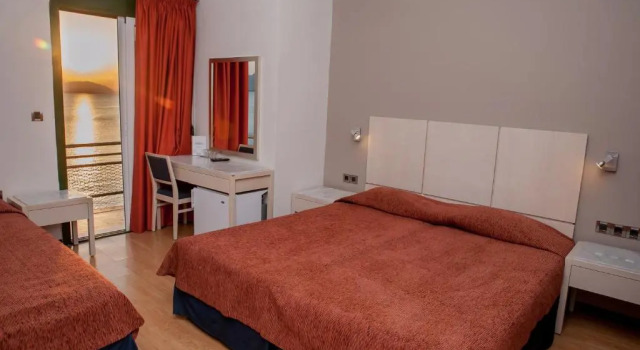 Трёхместный номер Standard с видом на море Plaza Hotel