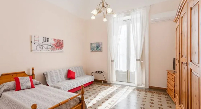 Catania Central Apartment with Terrace, Забронировать Апартаменты/квартира Катания Сицилия, рядом с Городской музей Беллини