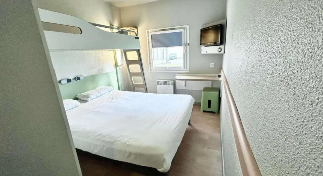 Четырёхместный номер Standard ibis Budget Beaune