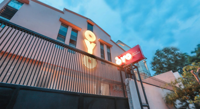 RedDoorz near Esa Unggul University Jakarta Campus, Book Hotel Grogol Jakarta